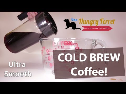 Making Cold Brew with the Takeya pitcher